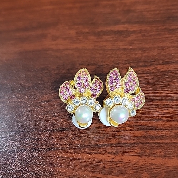 Ivana Trump Pearl and Pink Vintage Clip on earrings - Picture 3 of 5